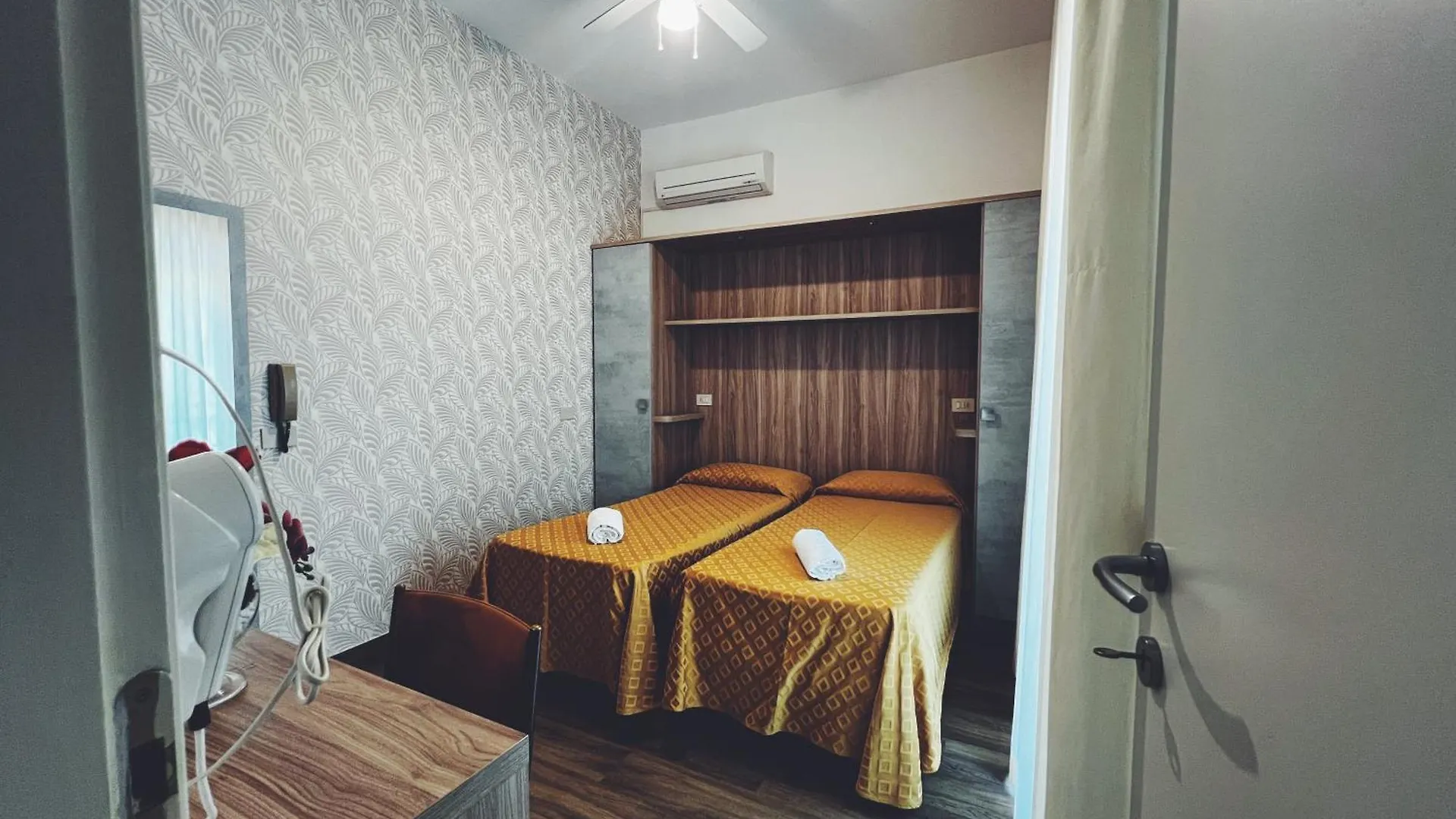 Hotel Ramona Римини 2*,
